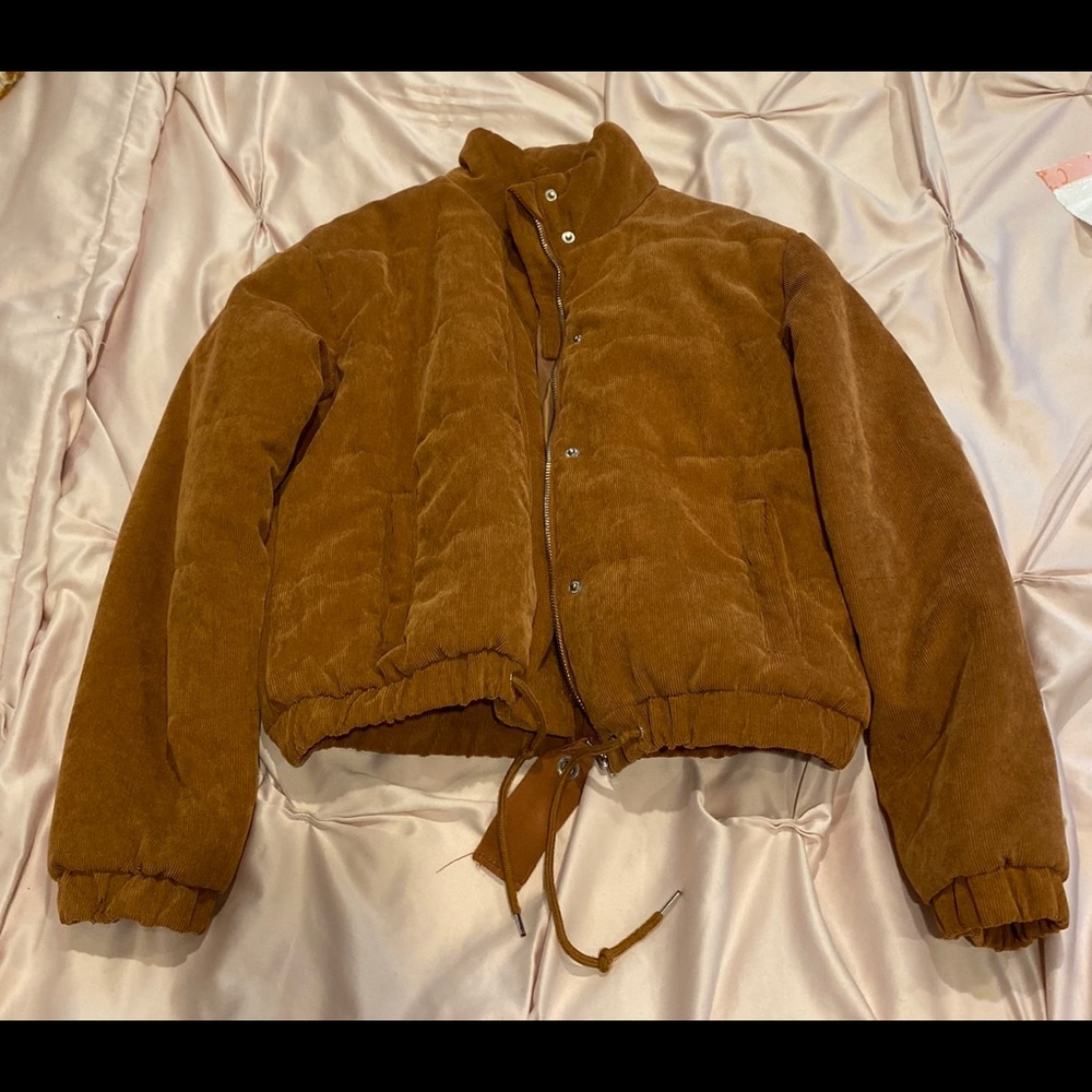 Brown crew neck puffer jacket.